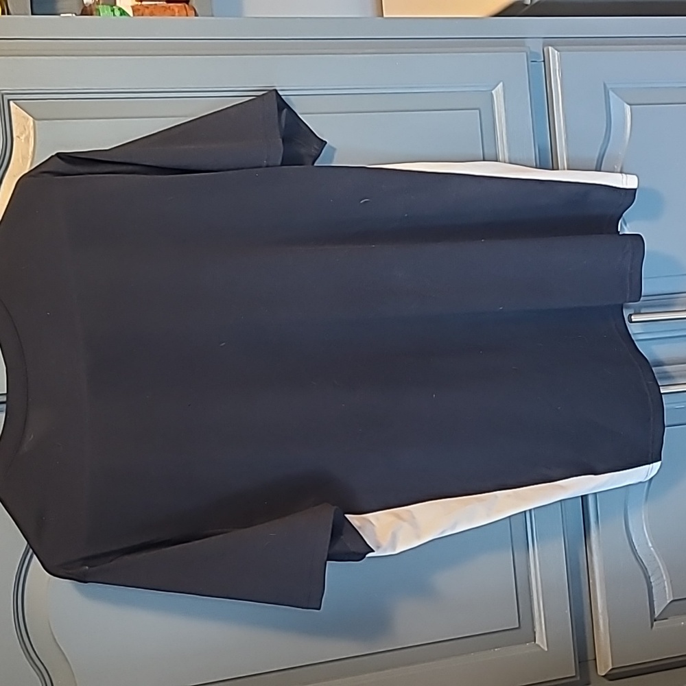 2 pc Nike tee shirts. One navy and white. Other black - Picture 14 of 16